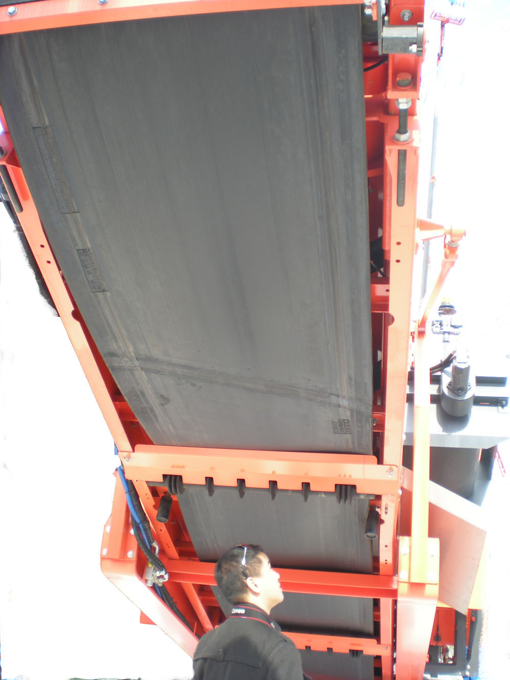 環形輸送帶發生斷裂如何進行接頭？該使用怎樣的方式接合？